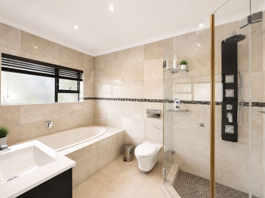 4 Bedroom Property for Sale in Flamingo Vlei Western Cape